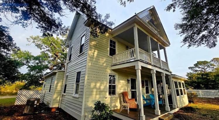 Historic Old Oak Cottage-Great water views! - Entire Place, Holiday Home in Harkers Island