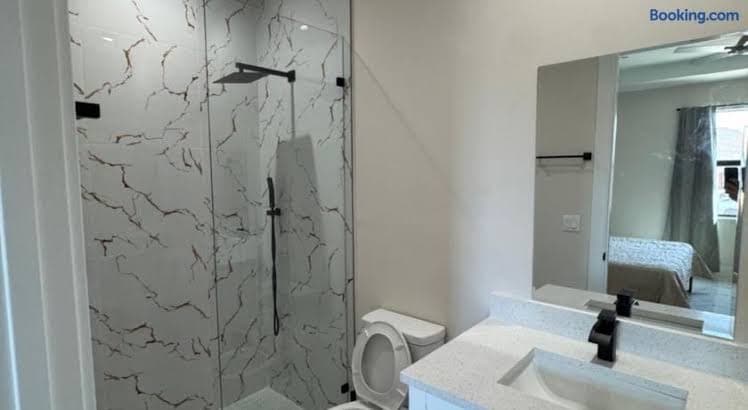Sanibel Breeze 15335 - Entire Place, Holiday Home in Harlem Heights