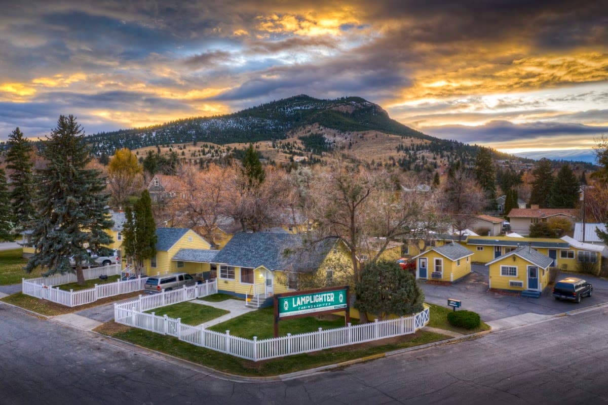 Lamplighter Cabins & Suites, Hotel in Helena