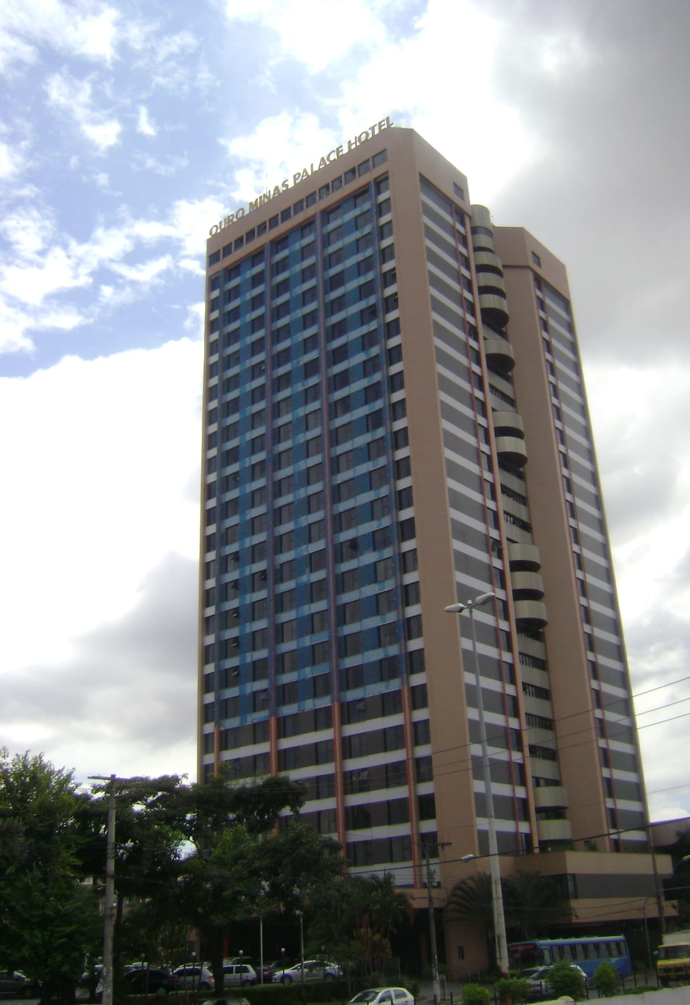 Ouro Minas Palace Hotel (via Wikimedia Commons, CC BY-SA 3.0)