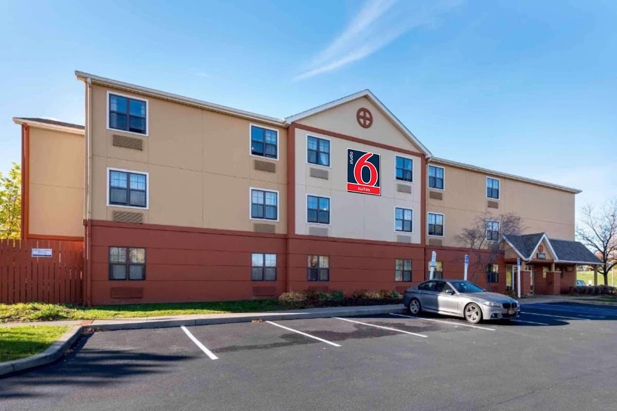 Studio 6 Corporate Extended Stay Rochester Henrietta NY, Aparthotel in Henrietta
