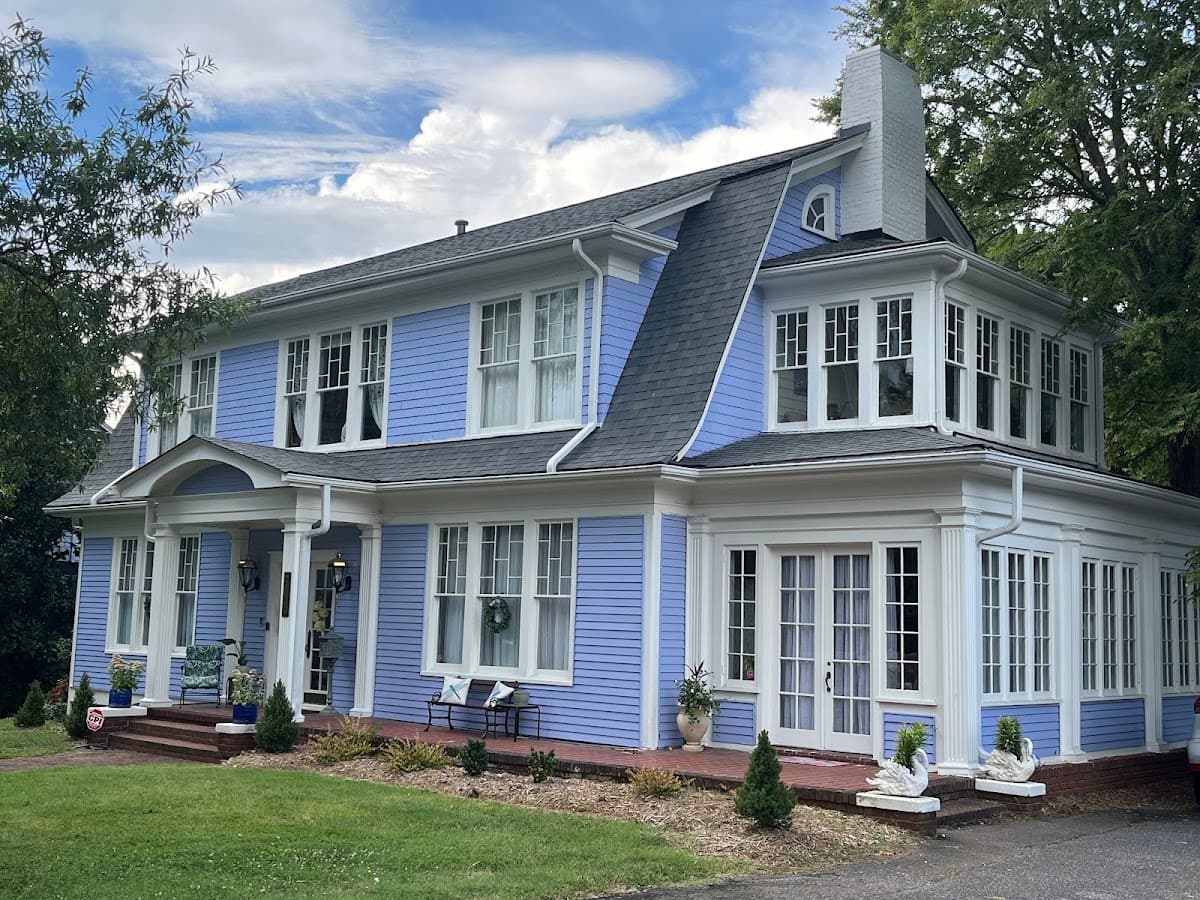 The Dragonfly Inn - Hickory NC, Hotel in Hickory