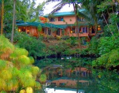At the Beach With Friends Bed and Breakfast, Hotel in Hilo