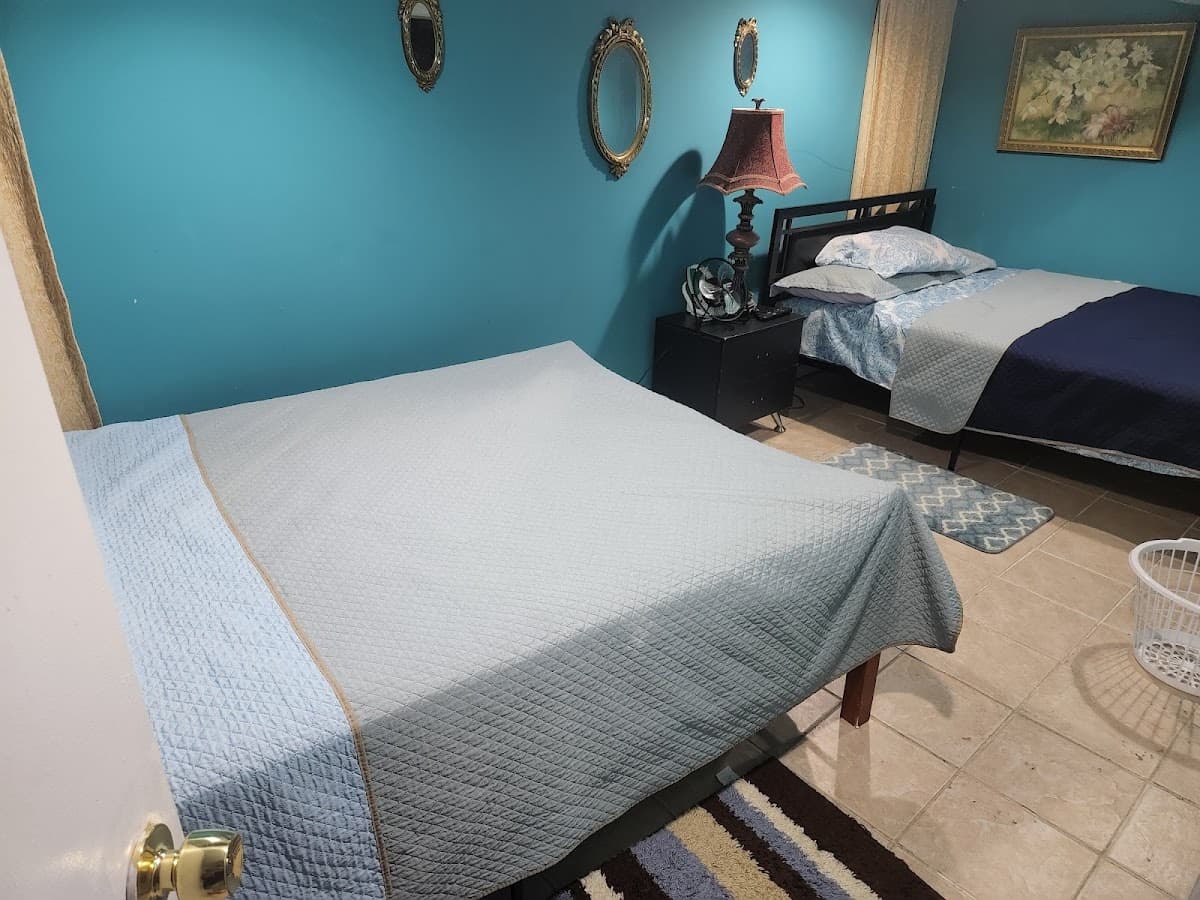Cozy Corner Bed And Breakfast, Bed & Breakfast in Hillside