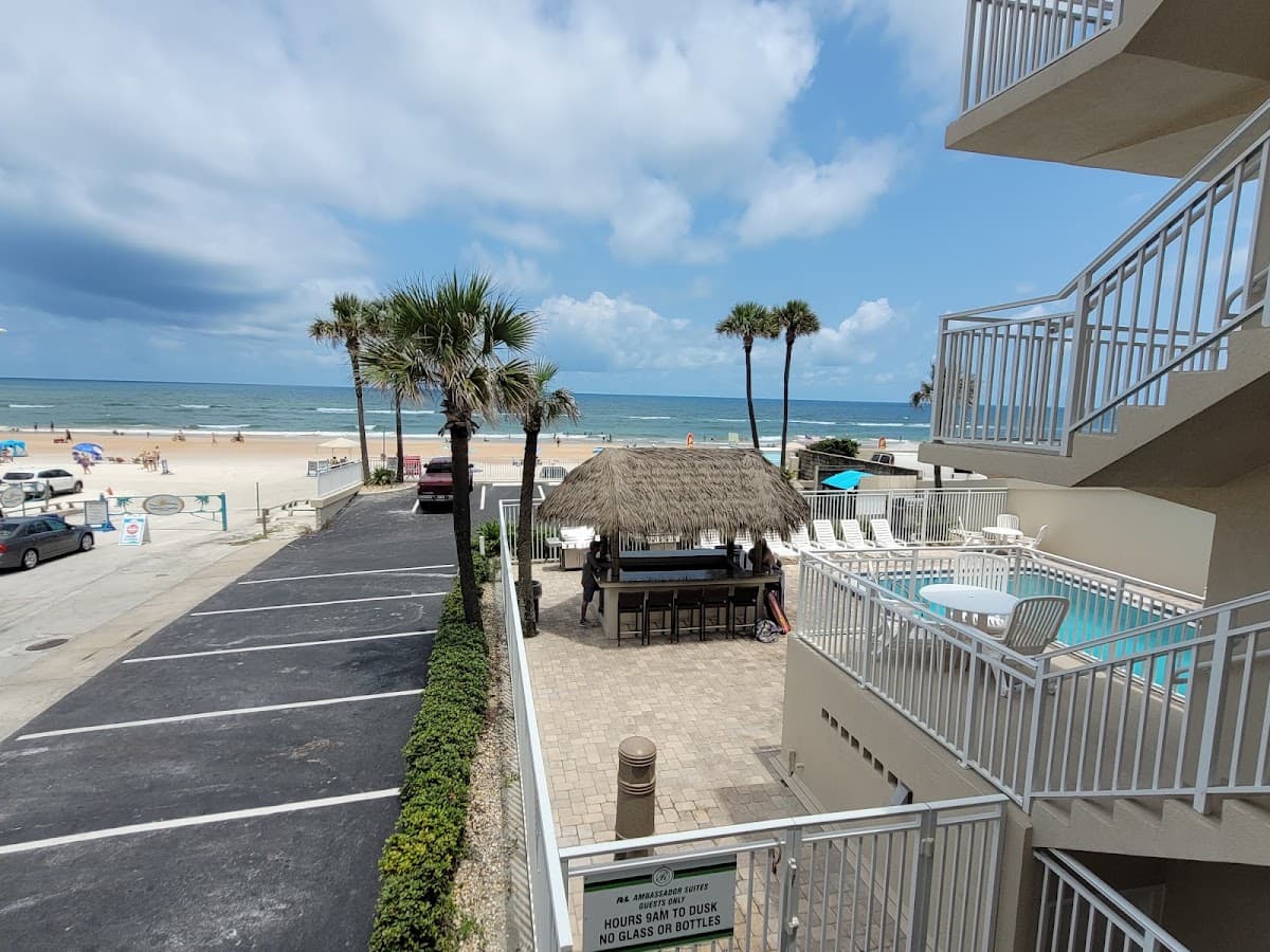 R&L CARRIERS AMBASSADOR SUITES (Employees Onlyroom 302), Resort in Holly Hill