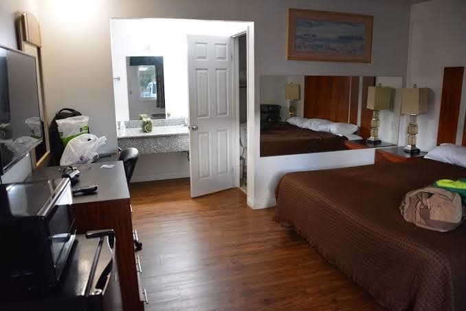 Riverside Inn & Suites, Hotel in Home Gardens