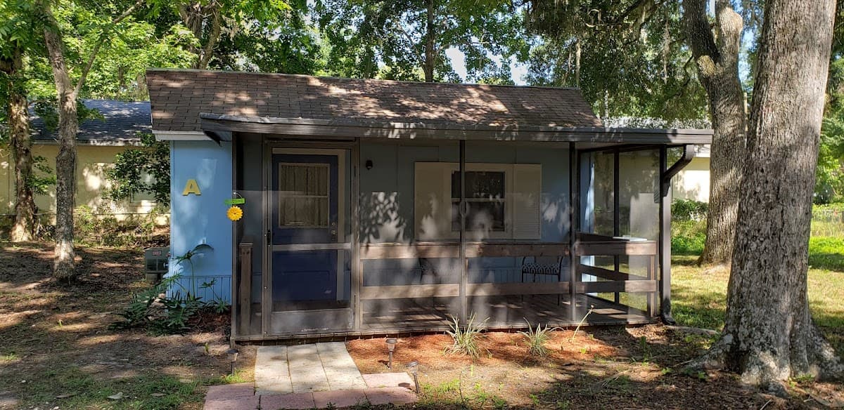 Nana's Place of Homosassa, Blue Cottage, Hotel in Homosassa
