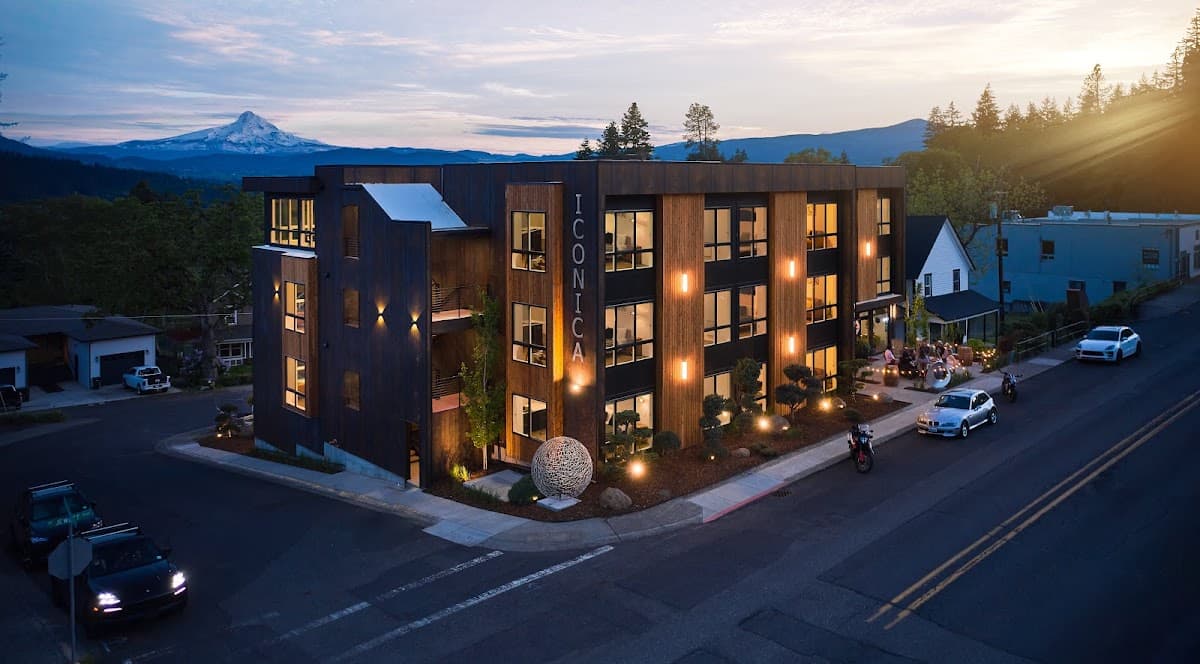 The Iconica - Vacation Rental Hotel & Residences, Hotel in White Salmon