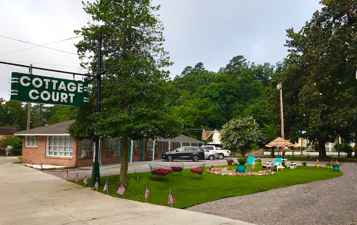 Dame Fortune's Cottage Court, Motel in Hot Springs