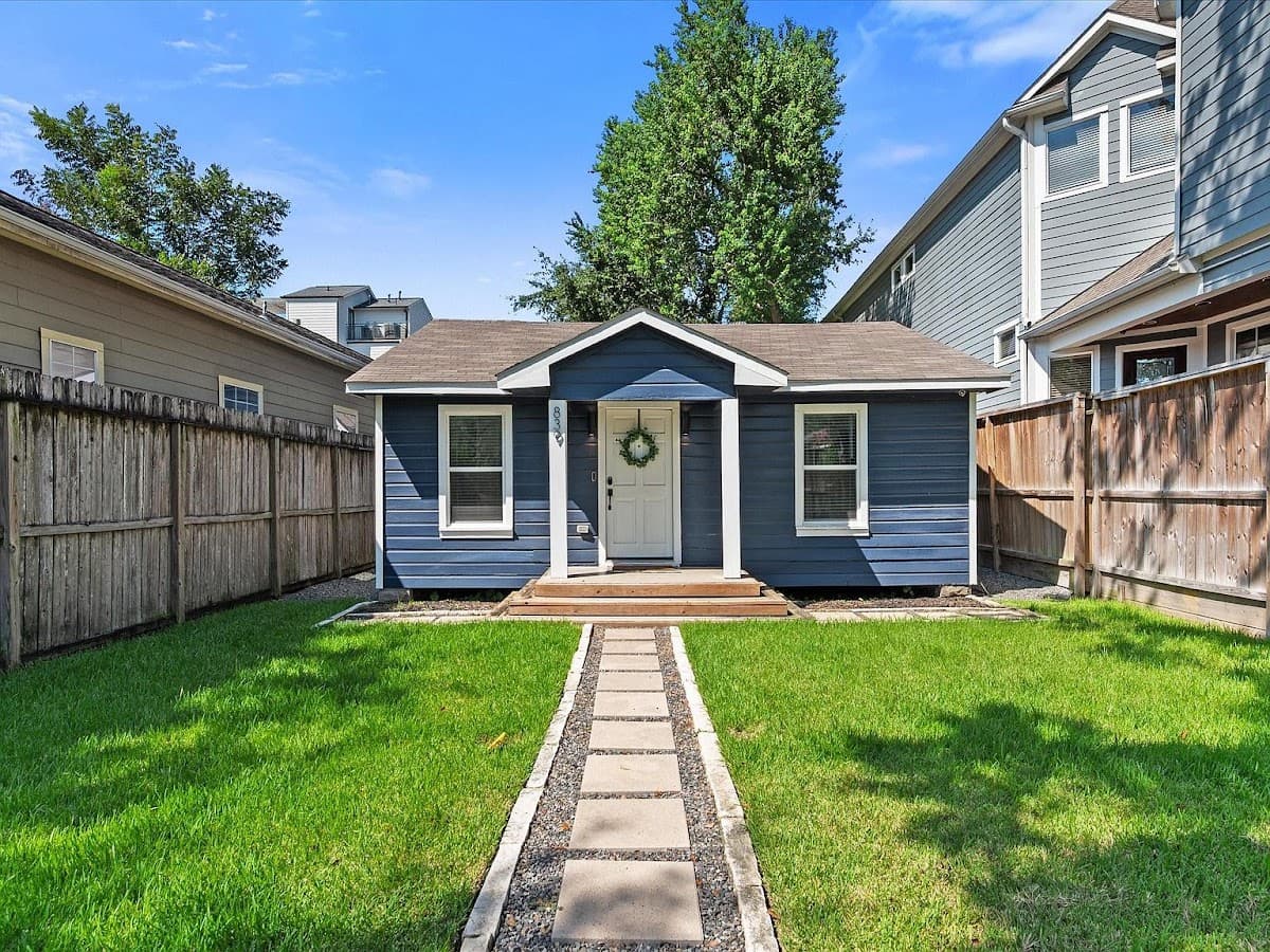 Little Blue Bungalow, Guesthouse in Houston