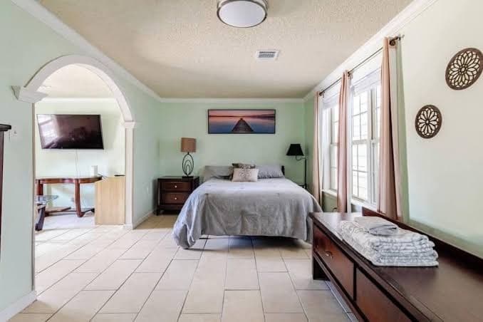Relaxing Guest House w / Central AC!, Guesthouse in South Houston