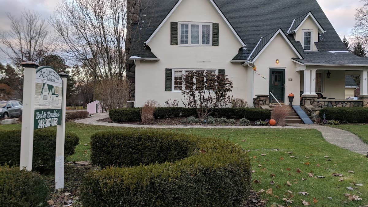 Angie's Inn On The Grand, Bed & Breakfast in Howell