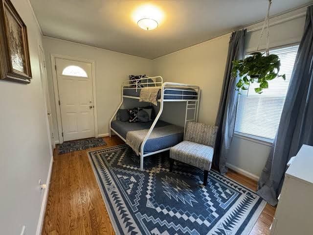 Safe Haven Bungalow Quiet Community Near Everything, Hotel in Huntington Woods