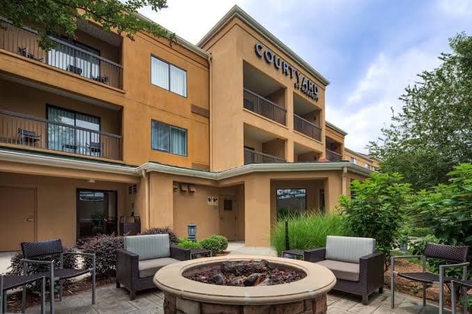 Courtyard by Marriott Rock Hill, Hotel in India Hook