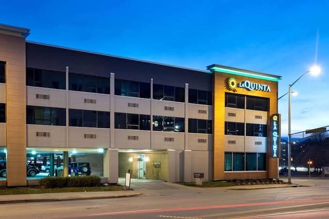 La Quinta Inn & Suites by Wyndham Indianapolis Downtown, Hotel in Indianapolis
