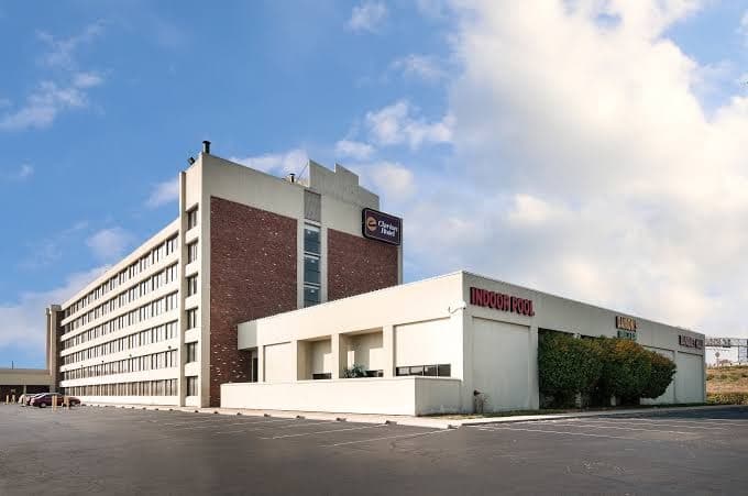 Clarion Hotel, Hotel in Warren Park