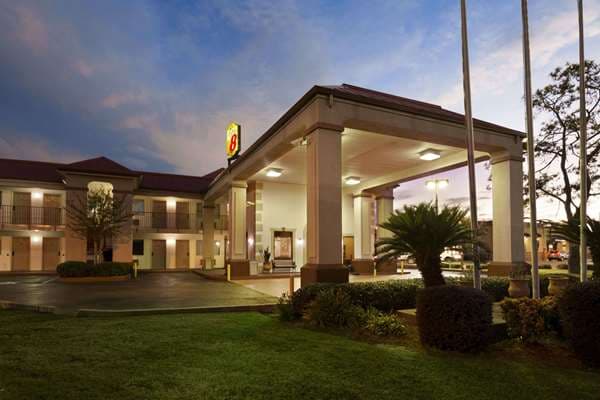 Staywell Suites, Hotel in Inniswold