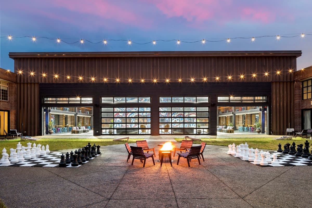 The Highlander Hotel, Hotel in Iowa City