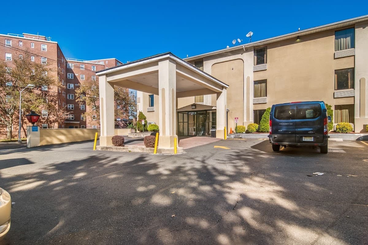 Red Carpet Inn - Newark Irvington, Hotel in Irvington