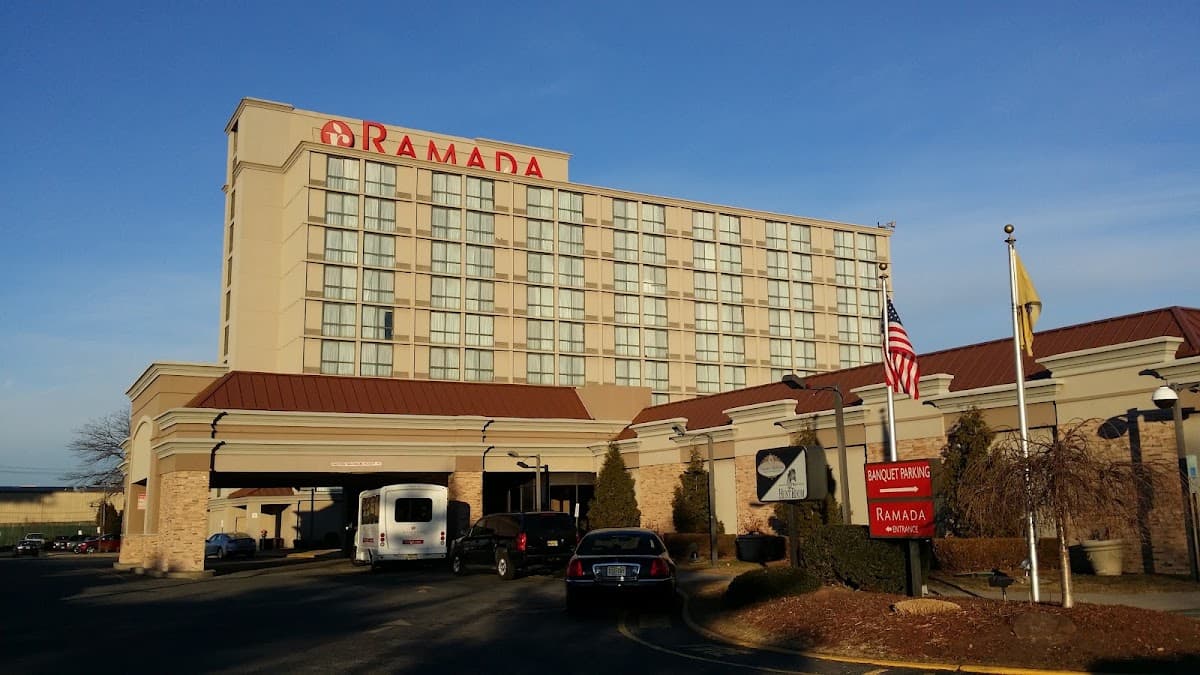Ramada Plaza by Wyndham Newark International Airport, Hotel in Newark
