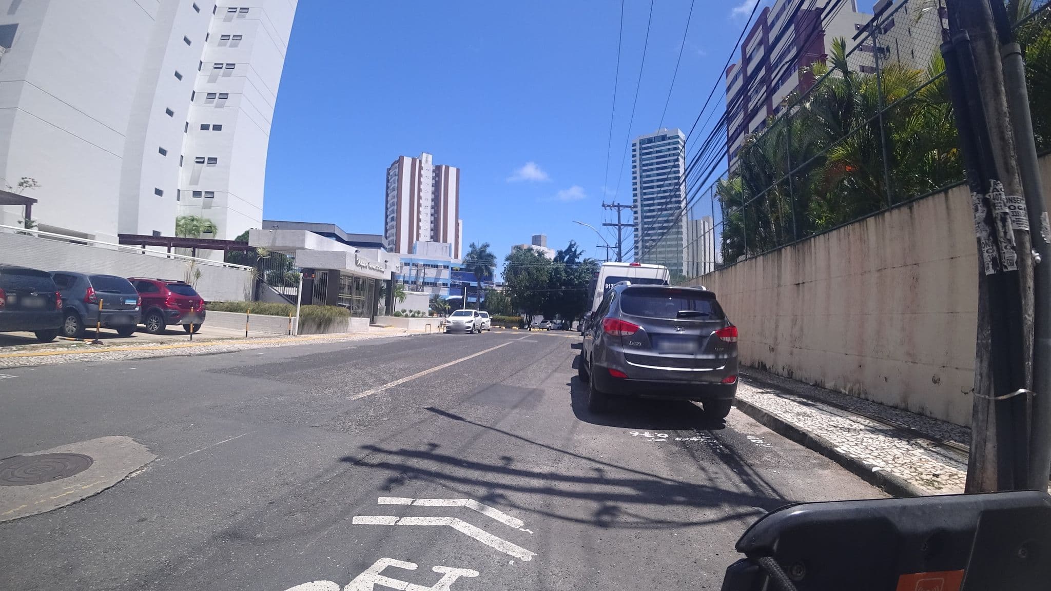 Street view near Edifício Transatlântico, Salvador