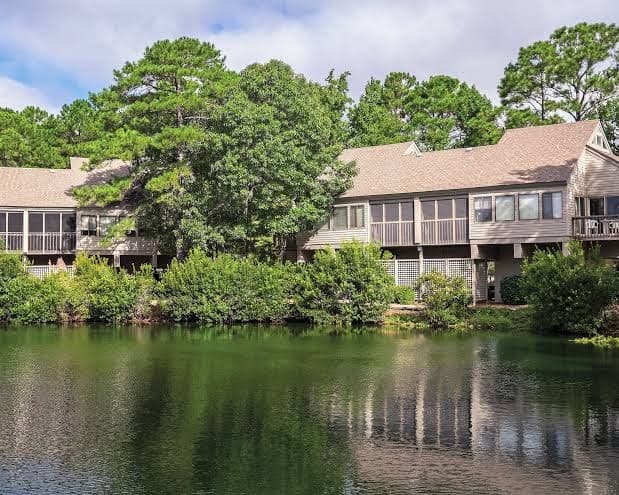Sandcastle Cove Condominium, Hotel in Fairfield Harbour