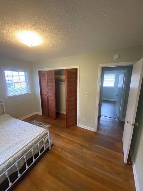 Charming 3-Bedroom Home Located Between Folly Beach and Downtown, Hotel in James Island