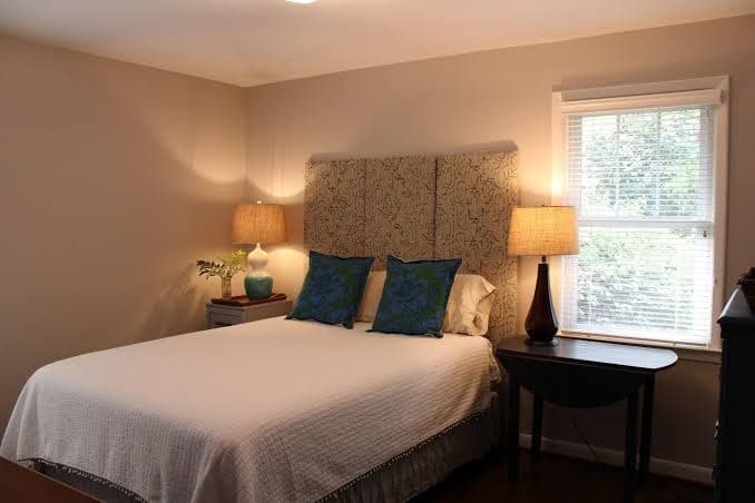 2BR 2 BA Cozy Retreat w/ Fenced Yard! ~ Harborview Haven, Hotel in James Island