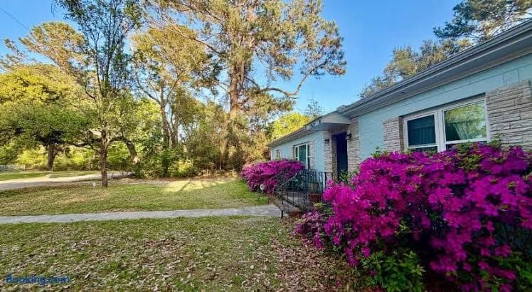 Casita Theresa- 5 min to downtown 15 min to beach - Entire Place, Hotel in James Island
