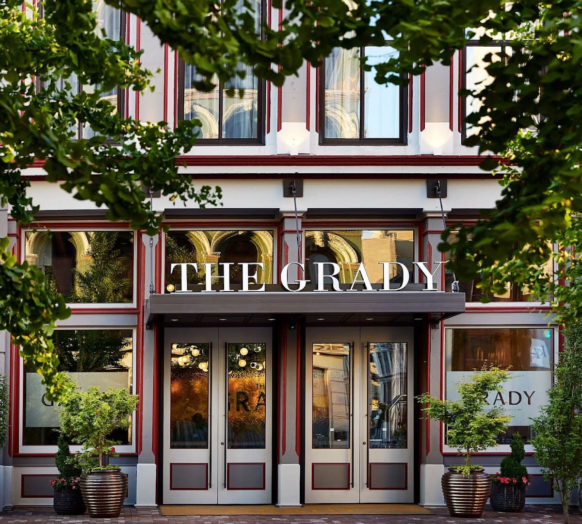 The Grady Hotel, Hotel in Louisville