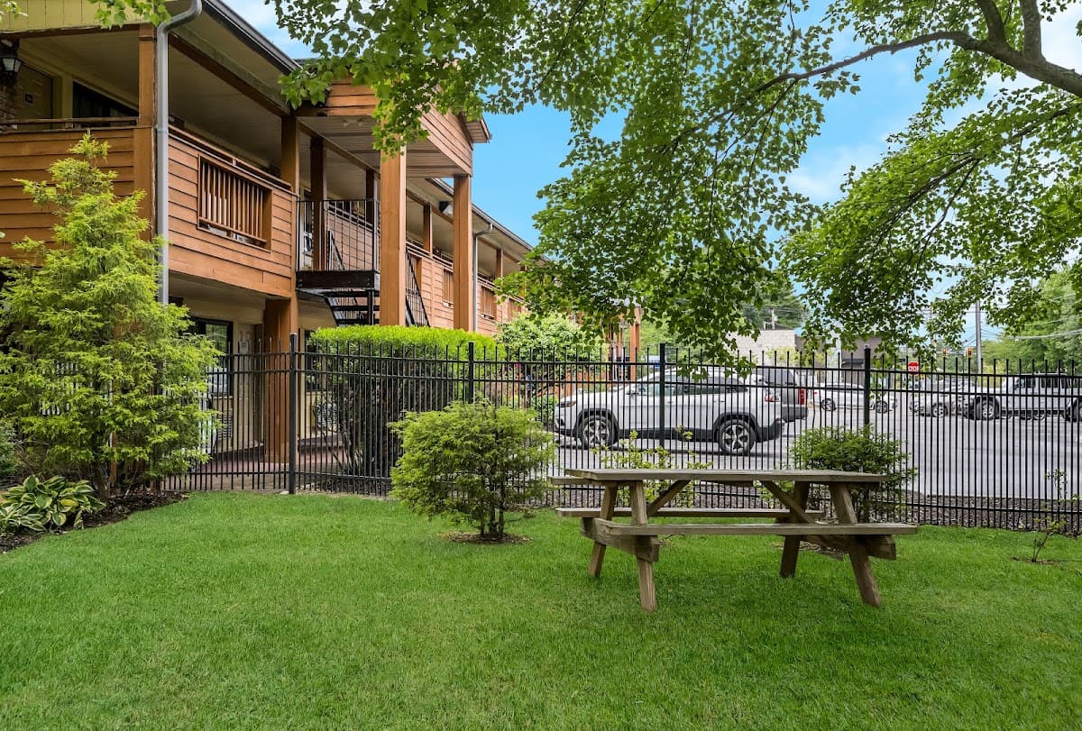 SureStay Plus by Best Western Woodbury Inn, Hotel in Syosset