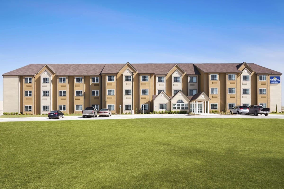 Microtel Inn & Suites by Wyndham Pleasanton, Hotel in Jourdanton