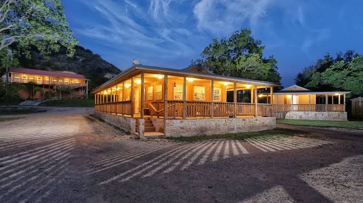 Above and Beyond River Resort, Caravan Park in Junction