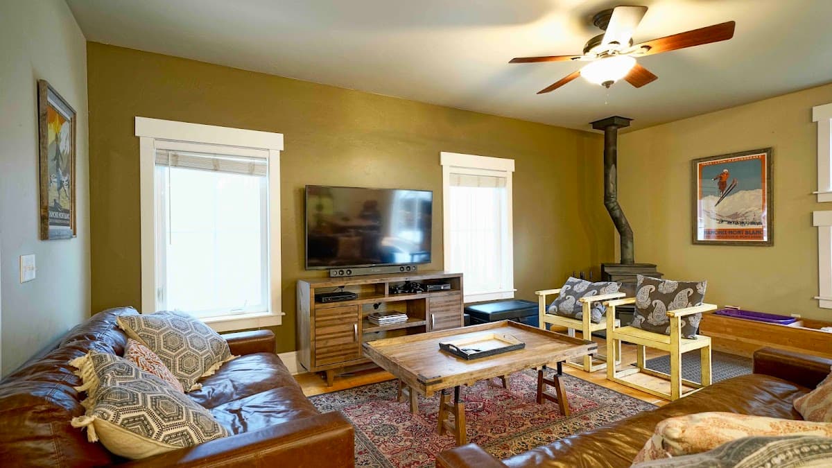 Mirror Lake Retreat, Holiday Home in Francis