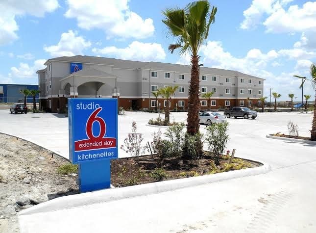 Super 8 by Wyndham Kenedy, Hotel in Kenedy