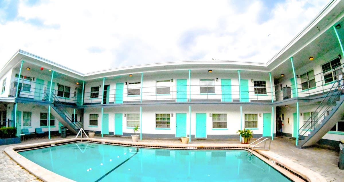 Uptown Inn & Suites, St Petersburg, FL, Motel in St. Petersburg