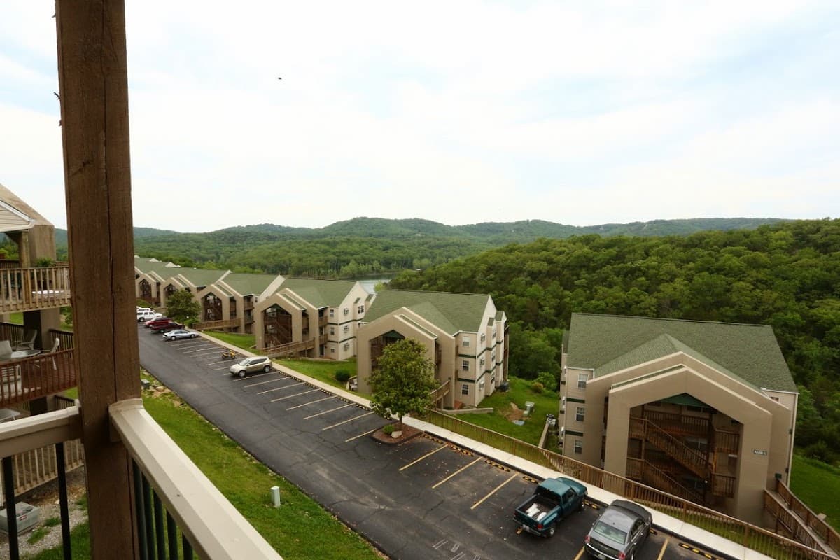 Eagle's Nest Condo Resort, Resort in Kimberling City
