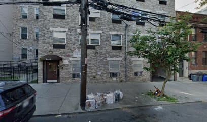 Frankie rammos, Motel in Fordham