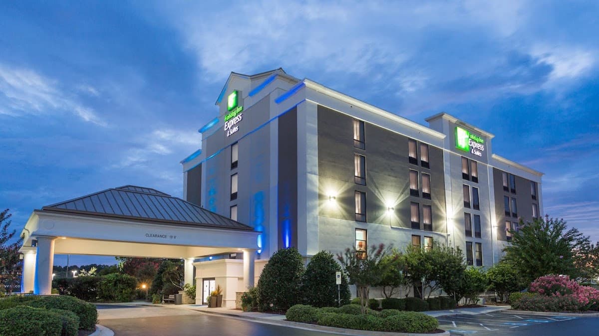 Holiday Inn Express & Suites Wilmington-University Ctr by IHG, Hotel in Kings Grant