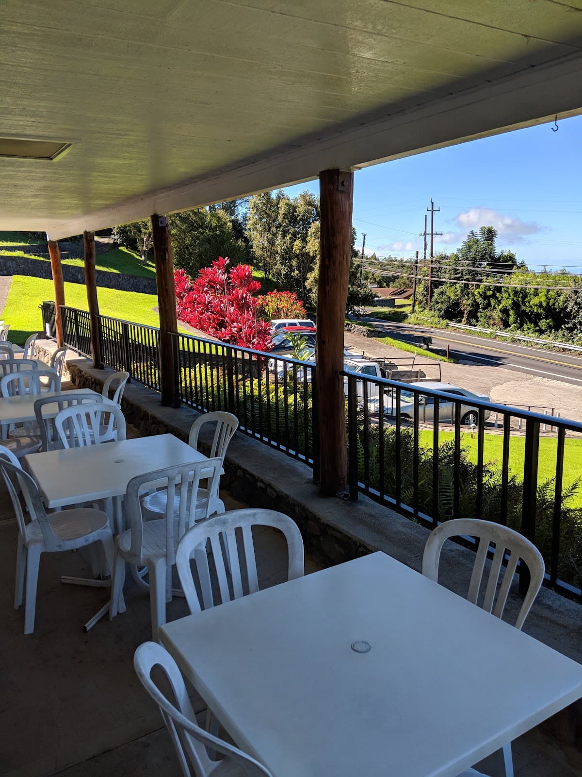 Kula Sandalwoods Inn & Cafe, Holiday Home in Kula