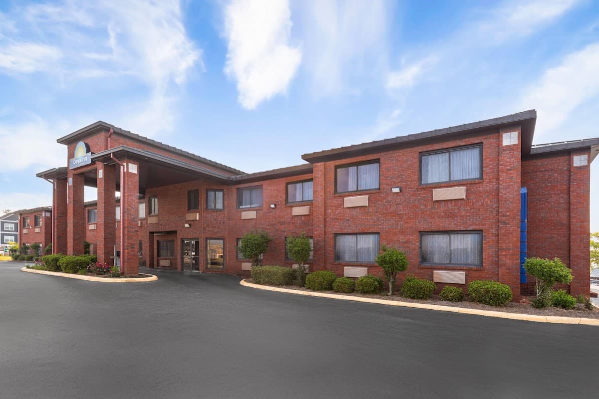 Days Inn by Wyndham Phenix City Near Fort Benning, Hotel in Ladonia