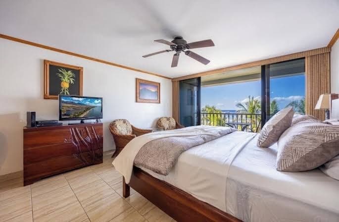 Legal STR Hotel Zoned Lahaina Shores Maui Dream Beachfront Ocean Views, Hotel in Lahaina