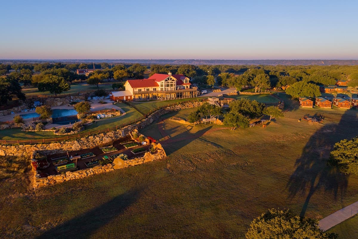 The Hideout Golf Club and Resort, Resort in Lake Brownwood