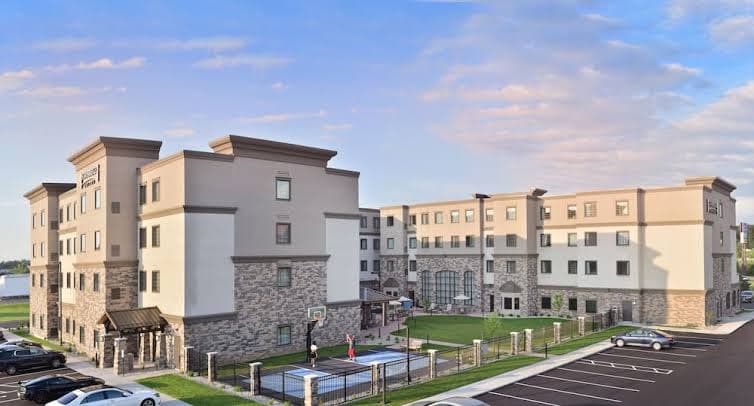 Staybridge Suites Wisconsin Dells - Lake Delton by IHG, Hotel in Lake Delton