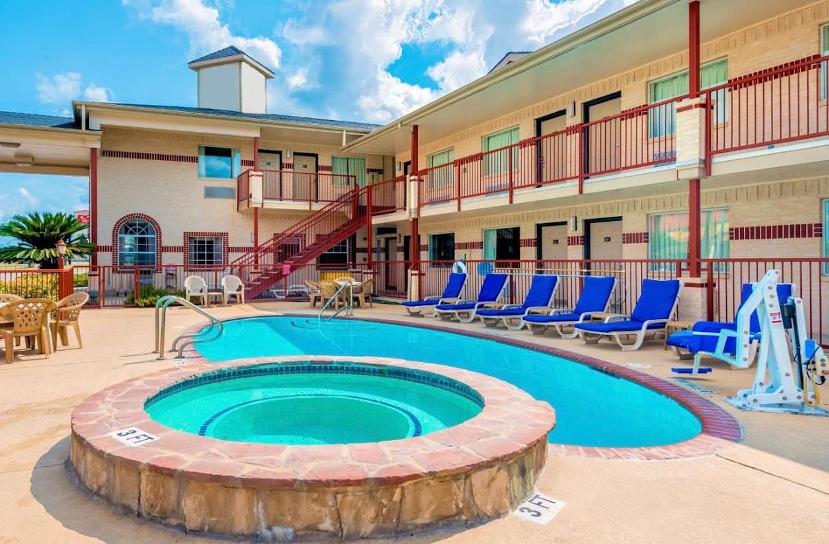 Hill Country Inn & Suites, Hotel in Lake Dunlap
