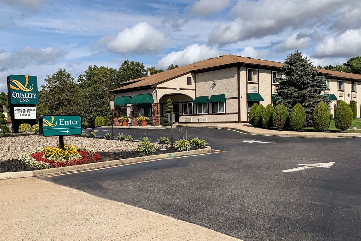 Quality Inn near Toms River Corporate Park, Hotel in Leisure Village West-Pine Lake Park