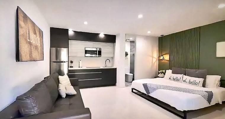 Villa heated-Luxury Oasis: Pool, Cabanas & Court, Holiday Home in Cutler Bay