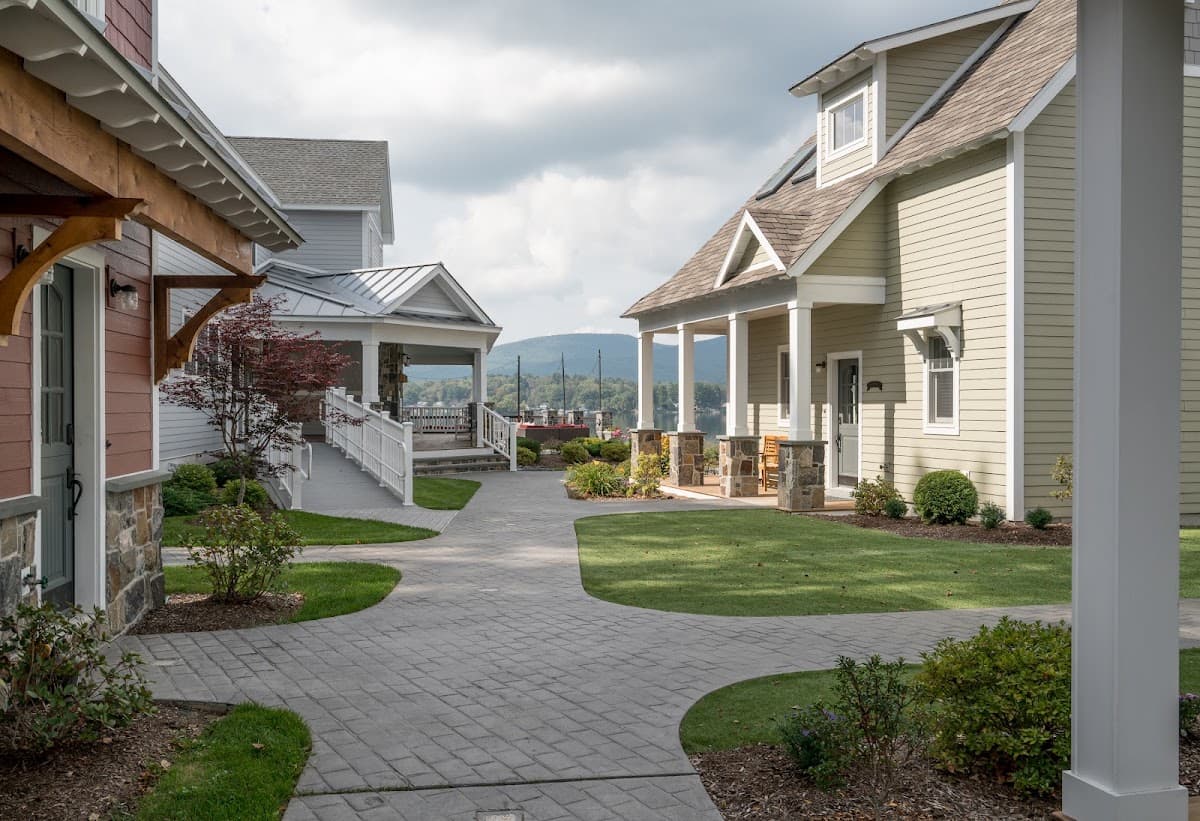 The Lake House Guest Cottages of the Berkshires, Hotel in Lanesborough