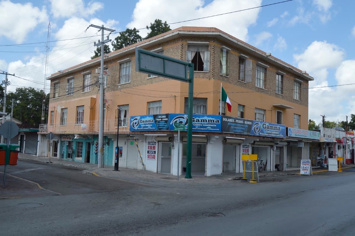 LOS DOS LAREDOS, Hotel in Laredo