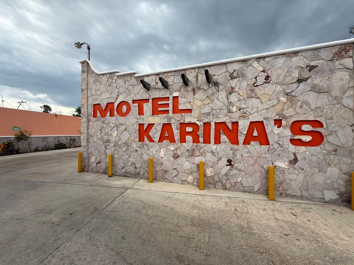 Hotel Karinas, Hotel in Laredo